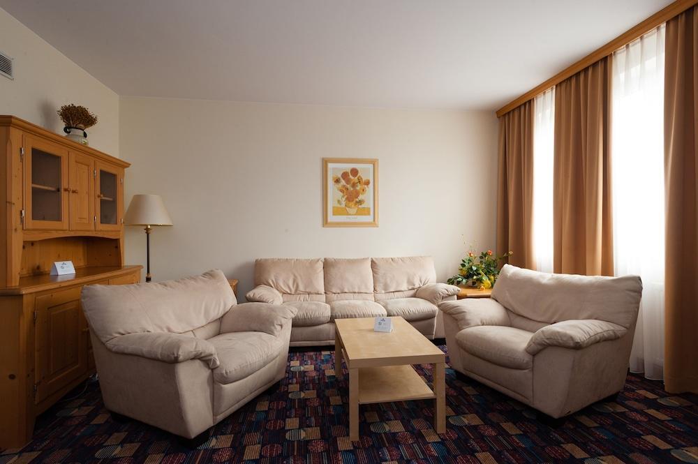 Hotel Partner Warsaw Ngoại thất bức ảnh